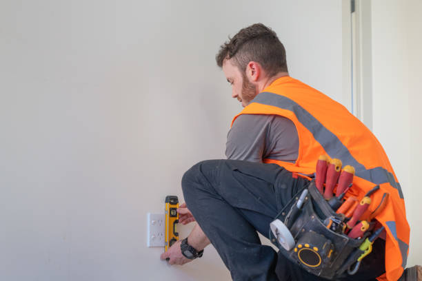 Best Local Electrician Companies  in Oak Trail Shores, TX